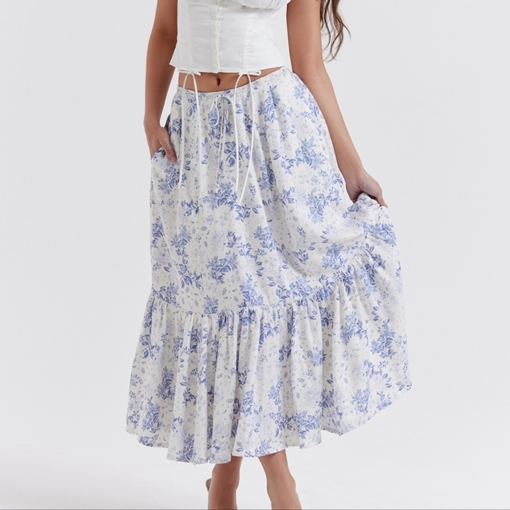 House of CB Aitana Blue Print Midi Skirt size M NWT